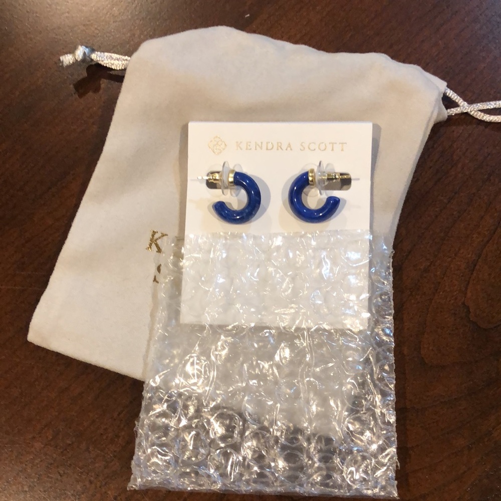 Kendra Scott Mikki Huggie earrings